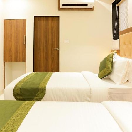 Hotel Delight Мумбай Екстериор снимка