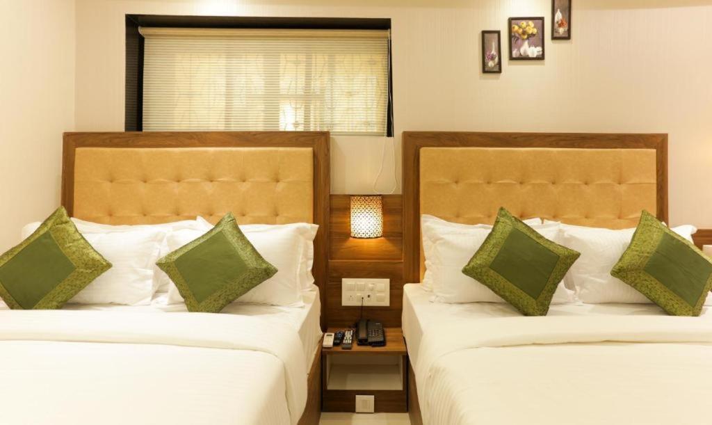 Hotel Delight Мумбай Екстериор снимка