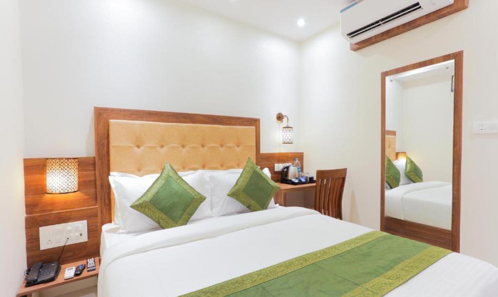 Hotel Delight Мумбай Екстериор снимка