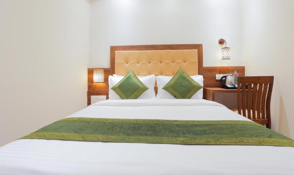 Hotel Delight Мумбай Екстериор снимка